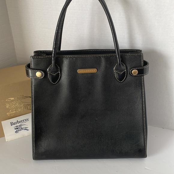 Authentic Burberry Handbag Nova Check. - Picture 3 of 17